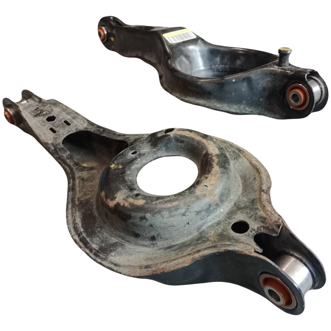 Задній підпружинний важіль Mazda 3 BL 2009-2013 Послуга з перепресування сайлентблоків (Сайлентблоки в ціну не входять)