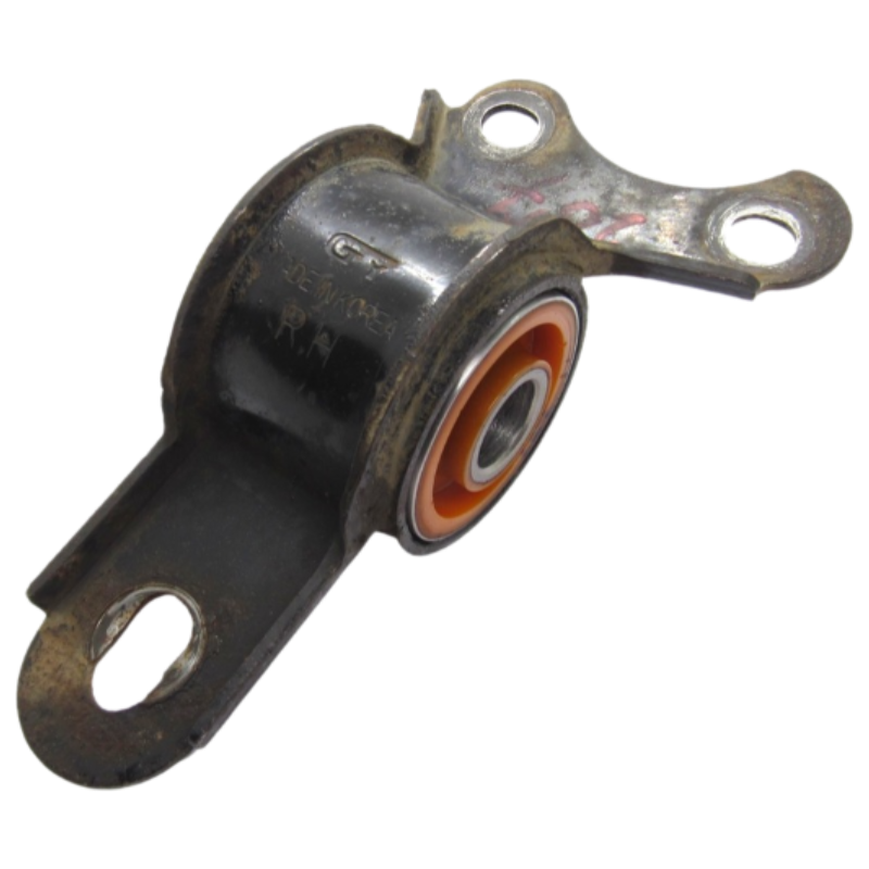 Поліуретановий сайлентблок переднього важеля задній Chevrolet Evanda 2000-2006 В КРОНШТЕЙНІ правий