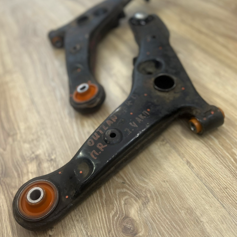 Передній нижній важіль Mitsubishi Lancer 2000-2009 Послуга з перепресування сайлентблоків (Сайлентблоки в ціну не входять)