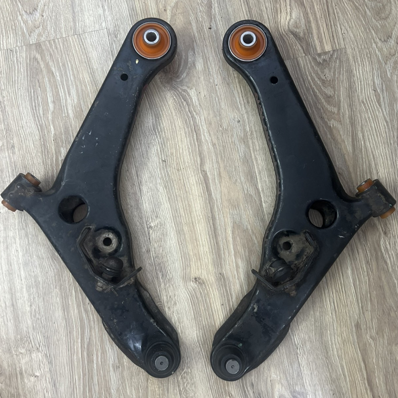 Передній нижній важіль Mitsubishi Lancer 2000-2009 Послуга з перепресування сайлентблоків (Сайлентблоки в ціну не входять)