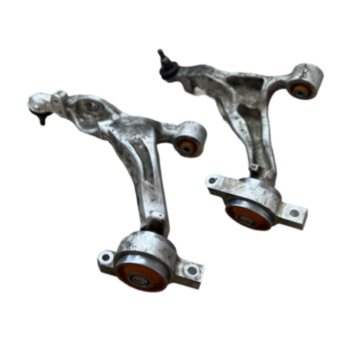 Передній важіль Nissan Skyline 2006-2014 Послуга з перепресування сайлентблоків (Сайлентблоки в ціну не входять)