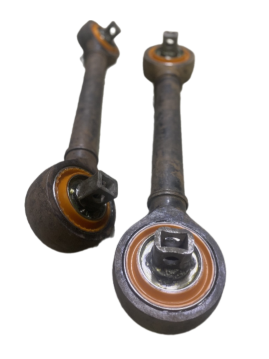 Тяга балансиру Nissan Diesel 1975- Послуга з перепресування сайлентблоків (Сайлентблоки в ціну не входять)