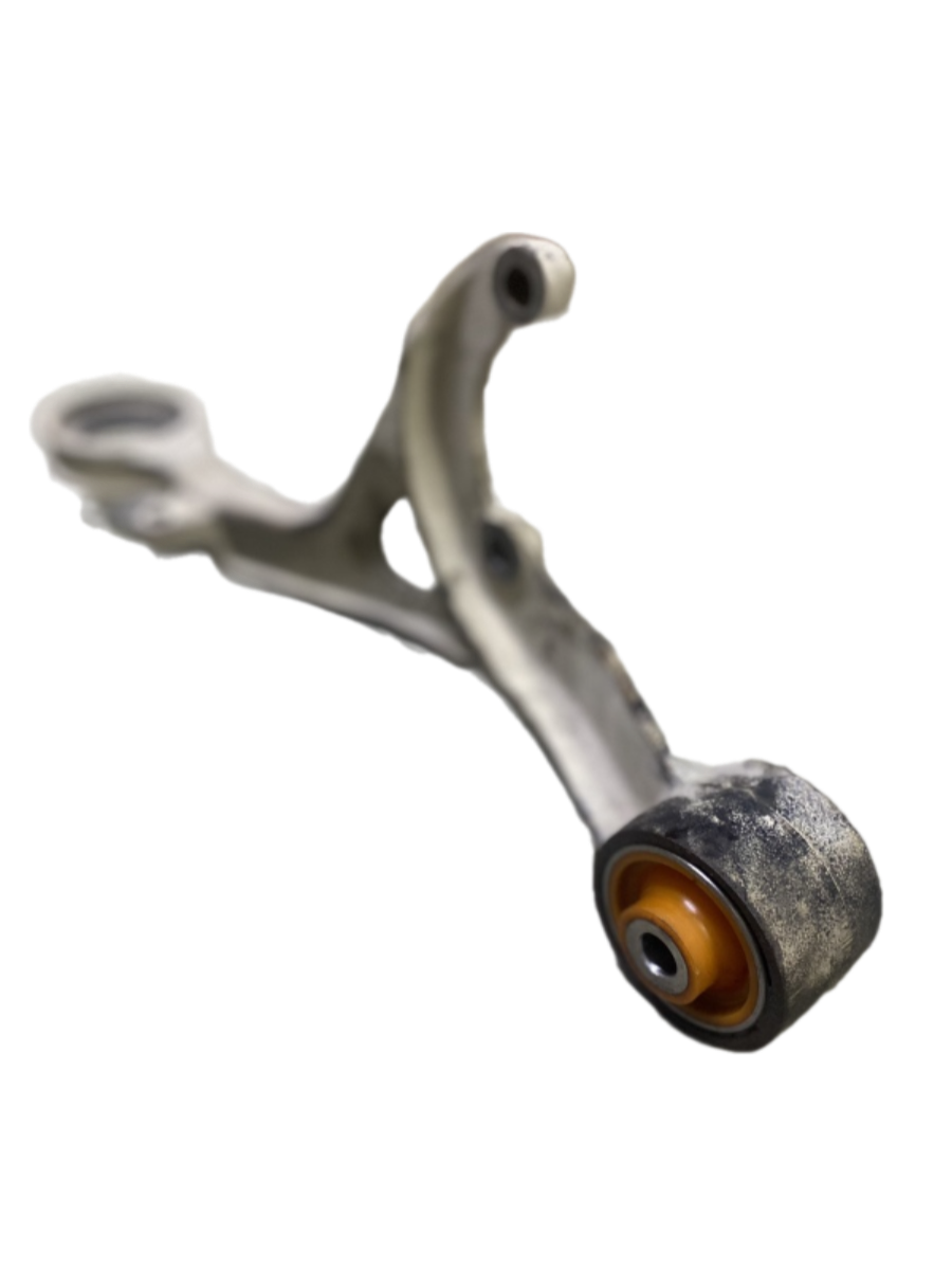 Передний редуктор Toyota Hiace 2004- Услуга с перепресовки сайлентблоков (Сайлентблоки в цену не входят)