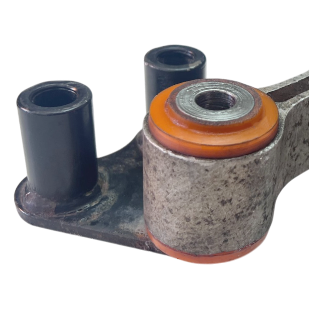 Поліуретанова подушка двигуна задня Mazda 6 2002-2008 3.0L Послуга ПО ЗАМІНІ маленького САЙЛЕНТБЛОКА