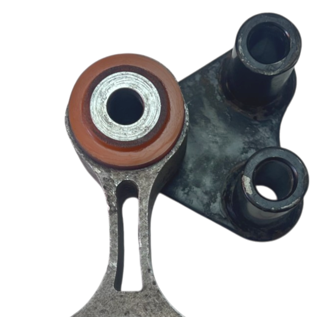 Поліуретанова подушка двигуна задня Mazda 6 2002-2008 3.0L Послуга ПО ЗАМІНІ маленького САЙЛЕНТБЛОКА