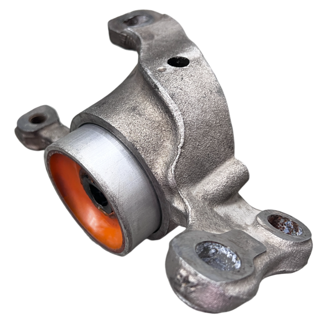 Поліуретановий сайлентблок переднього важеля задній Bmw F39 2017- лівий В КРОНШТЕЙНІ