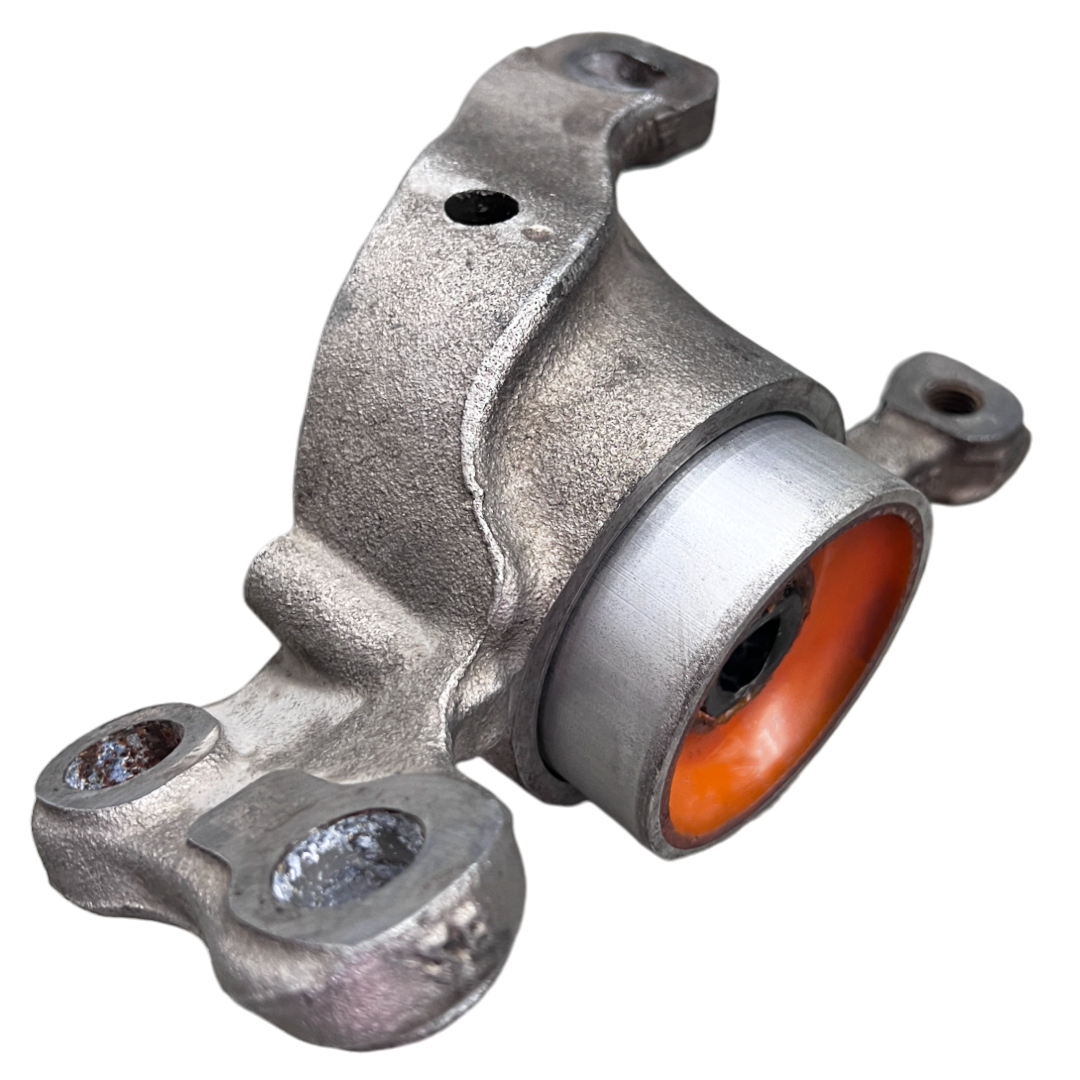 Поліуретановий сайлентблок переднього важеля задній Bmw F46 2015- правий В КРОНШТЕЙНІ