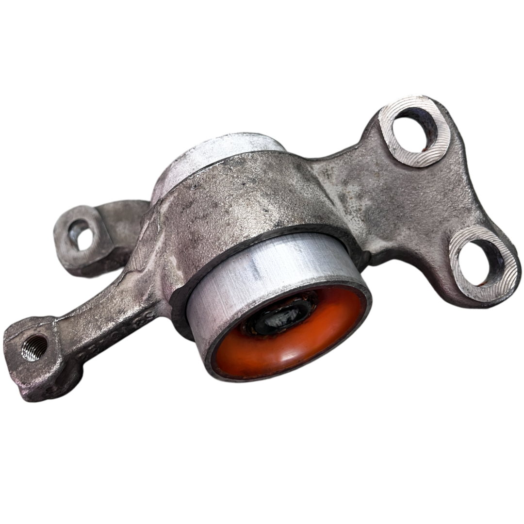 Поліуретановий сайлентблок переднього важеля задній Bmw F46 2015- правий В КРОНШТЕЙНІ